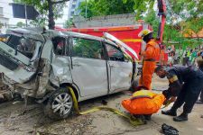 Reza dan Mega Selamat dari Kecelakan Mobil Vs Kereta di Siwalankerto - JPNN.com Jatim