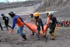 Korban Tewas Erupsi Gunung Semeru Bertambah Jadi 28, 1 Jenazah Belum Sempat Diangkut - JPNN.com Jatim