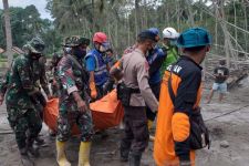 43 Korban Erupsi Gunung Semeru Hilang, Pencarian Terbatas Kedalaman 1 Meter - JPNN.com Jatim
