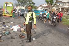 Kecelakaan Maut di Ruas Jalan Semarang-Demak, 3 Orang Tewas dan 7 Luka-luka  - JPNN.com Jateng