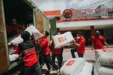 PDIP Surabaya Kembali Kirimkan Bantuan Untuk Korban Erupsi Gunung Semeru - JPNN.com Jatim
