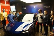 Menengok Dealer Tesla Pertama di Surabaya - JPNN.com Jatim