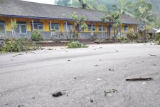 Ribuan Pelajar Terdampak Erupsi Gunung Semeru, 5 Siswa SD Meninggal - JPNN.com Jatim