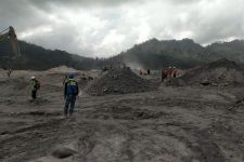 9 Korban Hilang Erupsi Gunung Semeru Masih Dicari, Warga Diminta Tak Melakukan Ini - JPNN.com Jatim