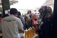 Warga Kediri Buruan, Minyak Goreng dan Bahan Pokok Dijual Murah di Sini - JPNN.com Jatim