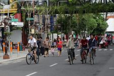 CFD Jalan Kertajaya Surabaya Kembali Dibuka, Pengunjung Dibatasi, Pedagang Dilarang - JPNN.com Jatim