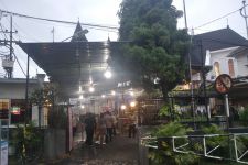 Aparat Lakukan Pengamanan Misa Natal dari Ancaman Terorisme di Kota Malang - JPNN.com Jatim