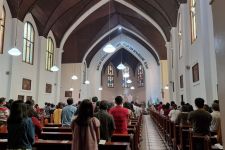 Umat Kristiani di Bandung Rayakan Natal dengan Khidmat - JPNN.com Jabar