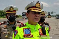 Polresta Cirebon Alihkan Kendaraan Besar Keluar Tol Palimanan - JPNN.com Jabar