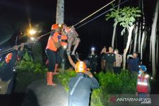 Detik-Detik Proses Evakuasi Warga yang Terjebak Banjir Lahar Dingin Gunung Semeru - JPNN.com Jatim