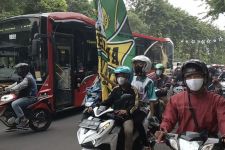 Ratusan Bonek Lepas Pemain Persebaya Surabaya, Toni Singgung Soal Target Juara - JPNN.com Jatim