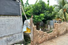 Pembangunan Tembok Meresahkan Warga Pondok Kirana Asri Depok Tidak Berizin - JPNN.com Jabar