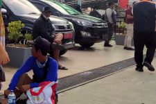 Saat Jokowi Bagi-bagi Sembako di Semarang, Warga Kecewa Bantuan Tak Merata - JPNN.com Jateng