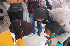 Vaksinasi Anak di Surabaya Diklaim Mencapai 57 Persen, Irjen Nico Targetkan ini - JPNN.com Jatim