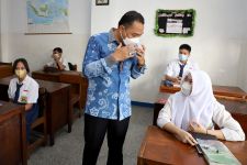 Perhatian, Selama PTM 100 Persen Tidak Boleh Ada Jam Kosong, Juga Begini - JPNN.com Jatim
