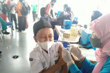 Vaksinasi di Kapal Perang Tarik Minat Ribuan Anak, Ganjar Salut - JPNN.com Jateng