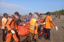 Wisatawan Tenggelam di Pantai Barat Pangandaran Ditemukan Meninggal - JPNN.com Jabar