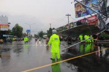 Jogja Dilanda Cuaca Ekstrem, Pemilik Baliho Siap-Siap Disidak, Perhatikan Hal Penting Ini - JPNN.com Jogja