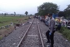 Kecelakaan Mobil Vs Kereta di Probolinggo, 4 Orang Dilaporkan Tewas - JPNN.com Jatim