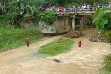 Mencari Kayu Bakar di Tepi Sungai, Kakek di Bantul Malah Hanyut, Korban Masih Dicari - JPNN.com Jogja