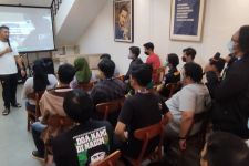Crazy Rich Surabaya Tom Liwafa Digeruduk Bonek, Masalah Apa? - JPNN.com Jatim
