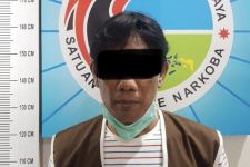 Warung Kopi di Tanah Merah Surabaya Digerebek Polisi, Lihat yang Didapat - JPNN.com Jatim