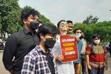 Mahasiswa Unpad Bentangkan Poster Sindiran Kepada Menteri Nadiem - JPNN.com Jabar