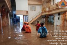 Rumah Pribadi Bupati Hendy Terendam Banjir, Lihat Sampai Begini - JPNN.com Jatim
