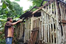 Angin Puting Beliung Terjang Lumajang, Belasan Rumah Warga Rusak, Mas Markum Sengsasra - JPNN.com Jatim