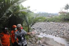 Lihat Jembatan Adap Rusak Diterjang Banjir, Ganjar: Saya Merasa Bersalah - JPNN.com Jateng