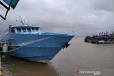 Gelombang Tinggi, Kapal Penyeberangan Jepara-Karimunjawa Tak Bisa Beroperasi - JPNN.com Jateng