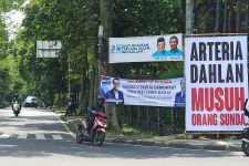 Spanduk 'Arteria Dahlan Musuh Orang Sunda' Ditemukan di Bandung - JPNN.com Jabar