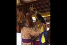 Viral Mempelai Perempuan di Gianyar Menikahi Keris, Orang Tua Cewek Ungkap Fakta Ini - JPNN.com Bali