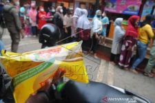 Penjualan Minyak Goreng Bersubsidi Diawasi Ketat, Harganya Masih Variatif - JPNN.com Bali