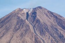 Gunung Semeru Bentuk Kubah Lava Baru, Lebih Besar dan Berbahaya - JPNN.com Jatim