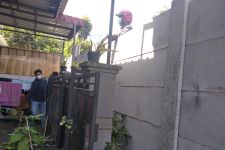 Sengketa Tanah, Tembok 3 Meter Tutupi Akses Depan Rumah Warga di Singosari Malang - JPNN.com Jatim