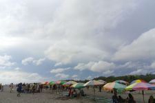 9 Ribu Wisatawan Memadati Parangtritis Saat Libur Nyepi, Kontribusi ke PAD Bantul Bukan Main Besarnya - JPNN.com Jogja