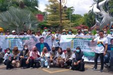 Sambil Bagikan Bunga di Depan KBS, Puluhan Pemuda Deklarasikan Cak Imin Jadi Capres 2024 - JPNN.com Jatim