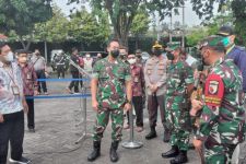 Kunjungi Tempat Isolasi, Jenderal TNI Andika Perkasa Inginkan Penanganan Karantina Disiplin - JPNN.com Jatim