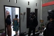 Pesta Miras hingga Dini Hari, Muda Mudi di Solo Kelimpungan Didatangi Polisi, Lihat! - JPNN.com Jateng