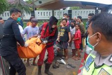 Kecelakaan Antara Truk dan Motor di Jalan Mastrip, Pasutri Tewas Tergencet - JPNN.com Jatim