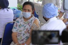 Omicron Masuk Kupang NTT, Ratusan Pegawai dan Keluarga Kanwil Kemkumham Vaksinasi Booster - JPNN.com Bali