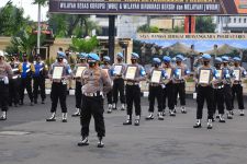 Lakukan Pelanggaran Berat, 12 Anggota Polisi Dipecat Polrestabes Surabaya - JPNN.com Jatim