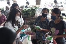 Wagub Bali Cok Ace Terima Ribuan Paket Prokes dari Enesis Indonesia, Spesial untuk Pedagang Pasar Kreneng Denpasar - JPNN.com Bali