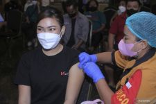 Pulihkan Pariwisata, Polda NTT Gelar Vaksinasi Booster Pegawai Hotel dan Restoran, Ini Harapannya - JPNN.com Bali