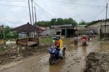 3.200 Rumah Warga di Perum Vila Nusa Indah Bogor Terendam Banjir - JPNN.com Jabar