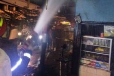 Akibat Kebocoran Tabung Gas 3 Kg, Warung Pecel Lele di Depok Ludes Terbakar - JPNN.com Jabar