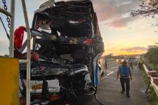 Rombongan Karyawan Pusat Oleh-Oleh Asal Jawa Tengah Kecelakaan di Tol Pasuruan, 3 Tewas - JPNN.com Jatim