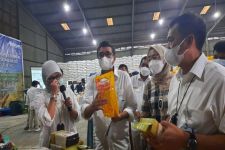 Bulog Sumut Gelontorkan Ribuan Liter Minyak Goreng ke Pasaran - JPNN.com Sumut