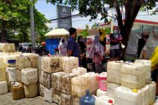 Operasi Pasar di Semarang, 4,5 Ton Minyak Goreng Digelontorkan, Antrean Mengular - JPNN.com Jateng